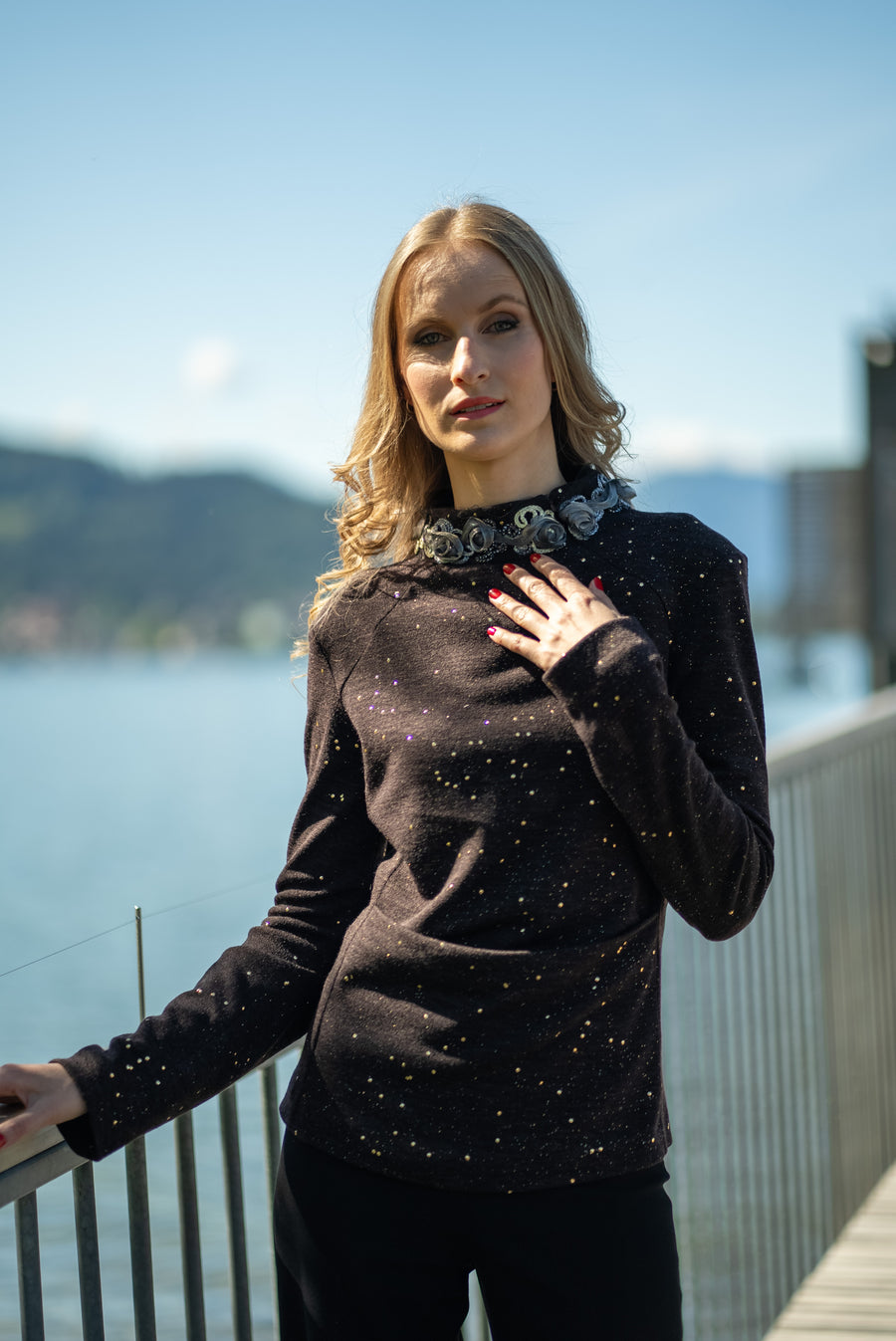 Pullover mit Gestickte Stehkragen